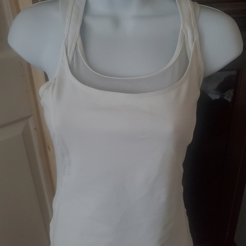 Lululemon white  active shirt size 6 great conditi